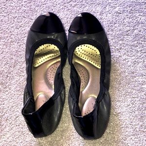Dexflex Comfort Claire Black Scrunch Ballet Flat Shoes. 8.5
